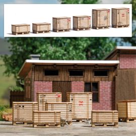 Paletten m.Holzkisten H0