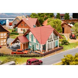 FALLER H0 Wohnhaus mit Carport