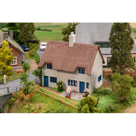 FALLER H0 Wohnhaus mit Strohdach