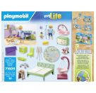 Schlafzimmer mit Babyspielecke