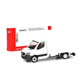 herpa - MiniKit Mercedes-Benz Sprinter 18 Transporter mit Koffer, weiß