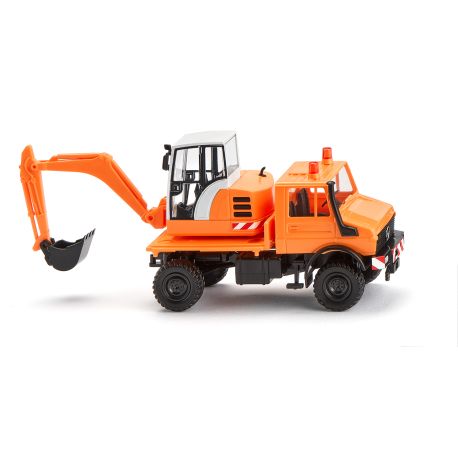 Unimog mit Bagger -