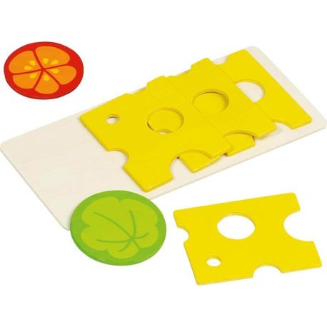 Käseaufschnitt 4 Scheiben, 1 Salatblatt, 1 Tomate