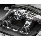 Geschenkset James Bond BMW Z8, Revell Modellbausatz mit Basiszubehör