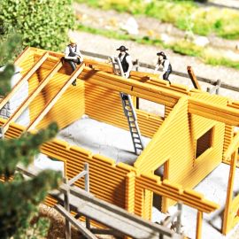BUSCH H0 A-Set: Zimmermänner mit Gerüst