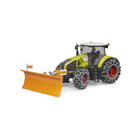 Claas Axion mit Schneeketten und Räumschild