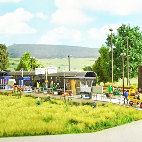 BUSCH H0 Bahnsteig mit Rampe