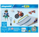 Skateboard mit Rampe