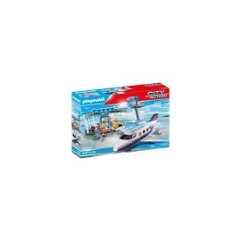 Flughafen mit Flugzeug