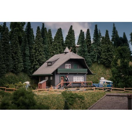 FALLER H0 Jubiläumsmodell Schwarzwaldhaus mit Figur