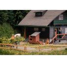 FALLER H0 Jubiläumsmodell Schwarzwaldhaus mit Figur