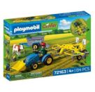 Kleiner Traktor mit Heuschwader