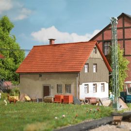 BUSCH H0 Altes Wohnhaus