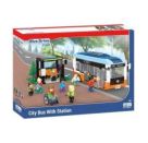 Stadtbus mit Haltestelle mit