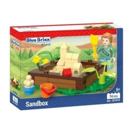 Sandkasten mit 74 Klemmbauste