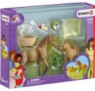schleich® Horse Club - 42432 Sarahs Tierbaby-Pflege mit Quarter Horse Stute, ab 3 Jahre