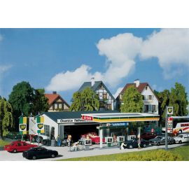 H0 Tankstelle mit Servicegebäude